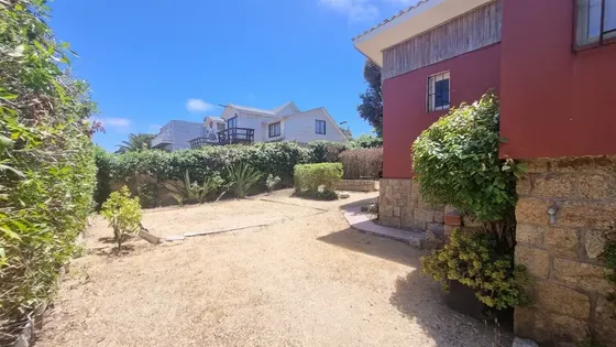 Casa En Venta De 4 Dorm. En El Quisco