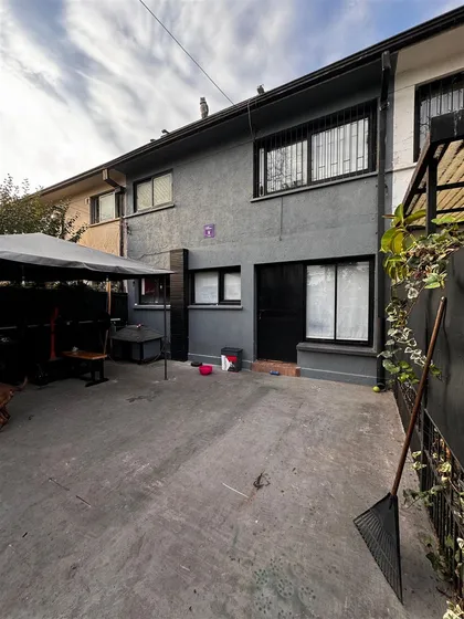 Casa En Venta De 3 Dorm. En Ñuñoa
