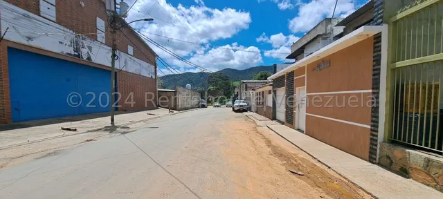 Galpón A Pie De Calle! Con Un Gran Potencial Para Inversión!  En Venta En La Yaguara. Ch.