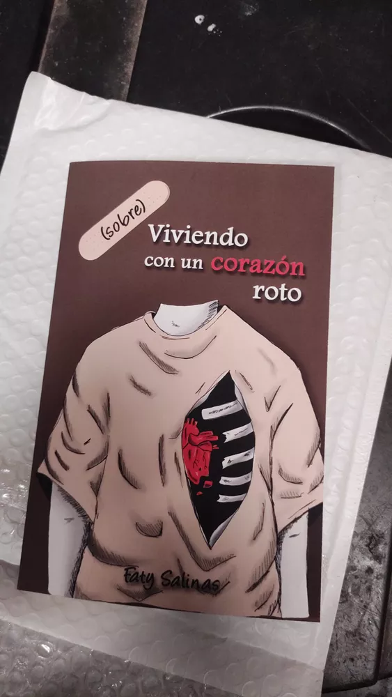 Faty Salinas - Libro: (sobre)Viviendo con un corazón roto 📕