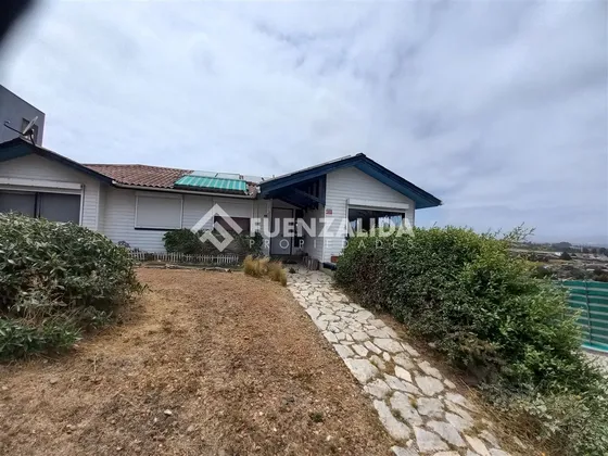 Casa En Arriendo De 4 Dorm. Sector Campus Del Mar Año Corrid