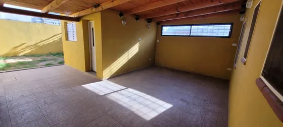 En Venta-casa 2 Dormis C/patio + Quincho + Cochera + Parrillero - Regimiento 11 Al 1400-rosario