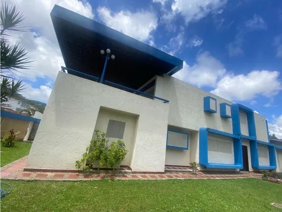 Alquilo Casa En Calle Cerrada 400m2 La Trinidad 6500