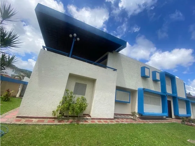 Alquilo Casa En Calle Cerrada 400m2 La Trinidad 6500
