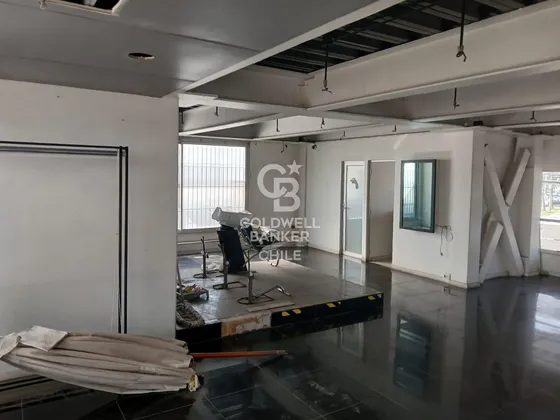 Local Comercial En Avenida Las Condes En Segundo Piso