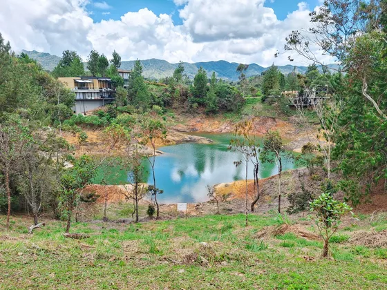 Hermoso Lote A Orilla De Represa En Unidad Tierra Prometida Cerca A Guatapé