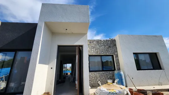 Casa A Estrenar En Venta - Lote Interno - Con Piscina - Barrio Pilar Del Este