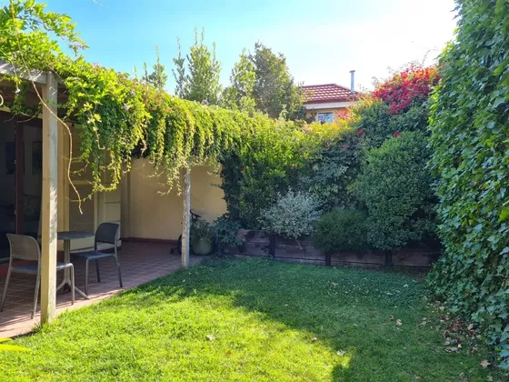 Casa En Venta De 3d/2b+servicios Y Salita En Providencia