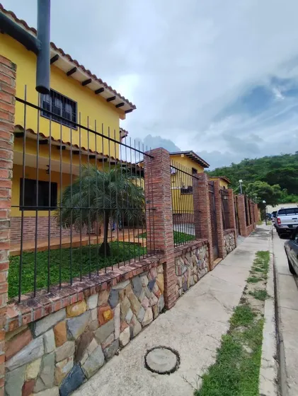Casa Tipo Townhouse En Obra Blanca En El Polvero, Terrazas De San Diego Country Con Una Superficie De Terreno De 249 M2, Se Construye Está Propiedad De 95 M2