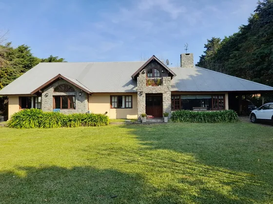 Imponente Casa En Barrio Melazzi