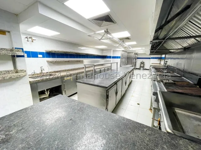 LG Alquilo Amplio Local Para Restaurante O Centro De Producción Totalmente Equipado Con Cuartos Cava En El Cc Centro Plaza Urb. Los Palos Grandes 