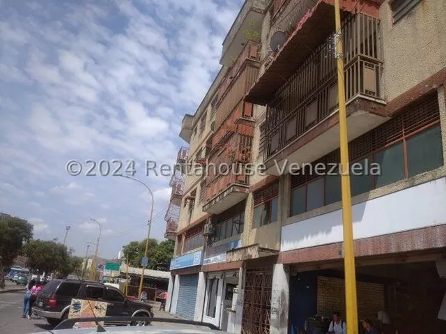 Yonny Silva Rentahouse Vende Hermoso Penthouse En Av. Lara Valencia Rcys 24-21066