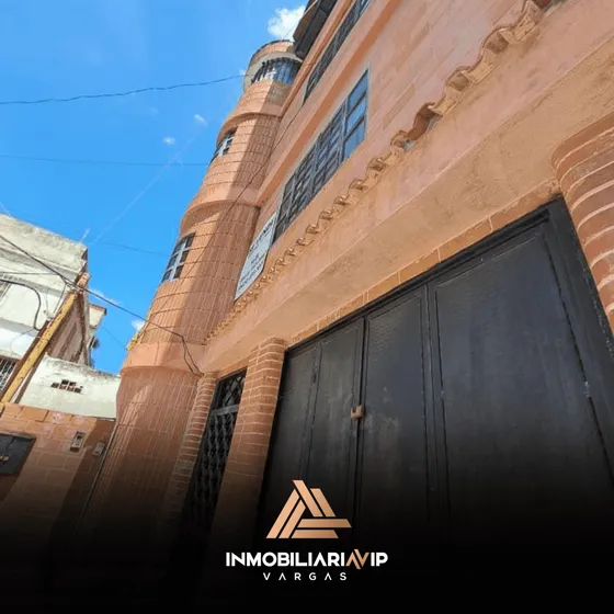 Te Ofrecemos En Venta Edificio De Tres Plantas En Obra Gris Ubicado En Maiquetía - Calle Los Baños - Estado La Guaira. Ref 005 - 600
