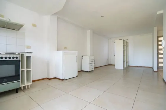 Monoambiente En Alquiler Con Cochera En La Plata