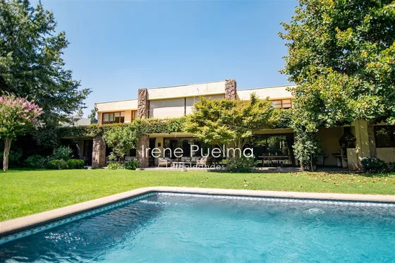 Vende Excelente Casa En Sector Los Nogales En Lo Barnechea