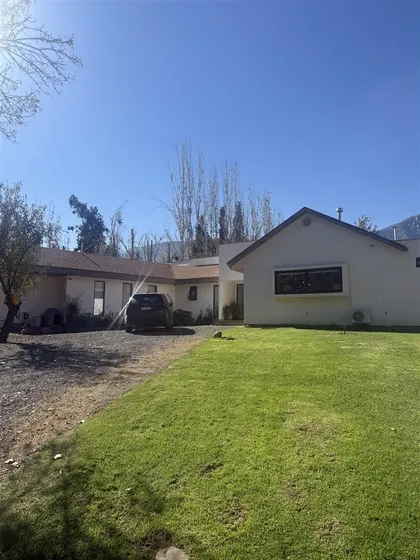 Casa En Venta De 5 Dorm. En Pirque