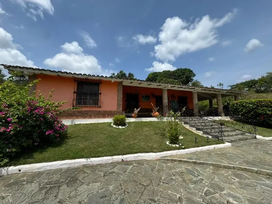 Casa De Campo Con Piscina, Total Seguridad. 6 Parcelas Amplios Espacios, Área Verde, Planta Eléctrica. Pozo Propio, Agua De Mananatial Queda Amoblada(mer)