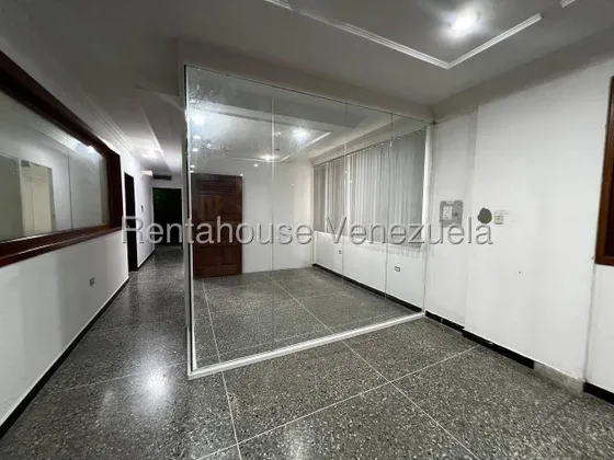 Maritza Lucena Alquila Amplio Local Comercial Al Este De Barquisimeto, Aire Acondicionado, Internet, Vigilancia 24/7, Área De Espera Fresca Y Tranquila.