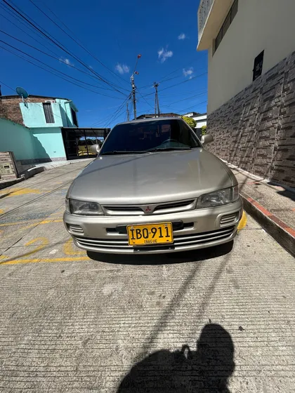 Mitsubishi Lancer 1.3 Gl 5 P
