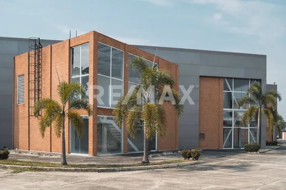 325269 Am - Venta Complejo De Galpones Industriales Y Corporativo - Zona Industrial El Recreo - 11000 M2