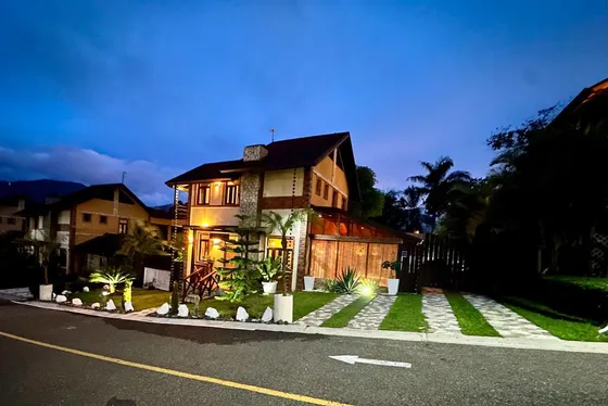 Hermosa Villa En Proyecto Cerrado En Jarabacoadescripción 