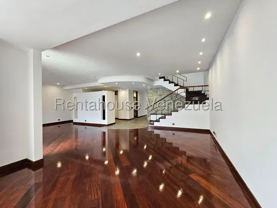 Nc Apartamento En Venta En La Alameda Dúplex Con Terraza Descubierta Y Acogedor Jardin 26-22060