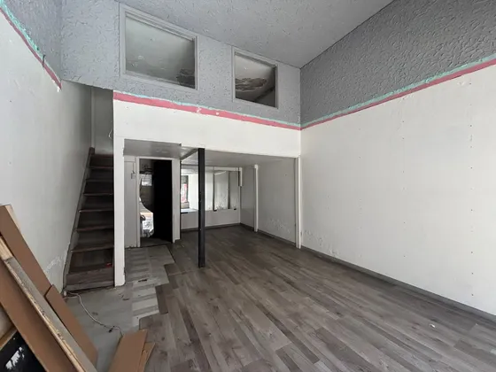 Oportunidad Inversionistas! 2 Locales En Venta, Traslaviña,
