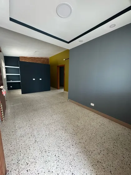 Alquilo Para Negocios Segundo Piso En Piantini Próximo A Plaza Central