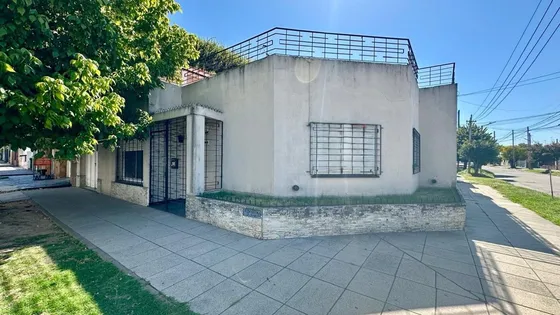 Casa 4 Amb En Venta En Bernal Oeste Patio Terraza