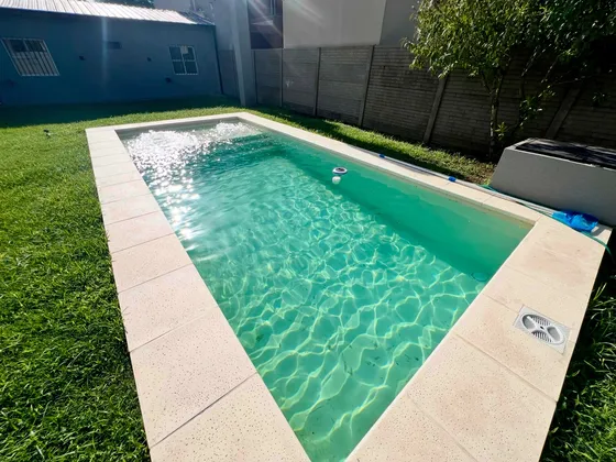 Casa En Funes A La Venta - 2 Dormitorios Con Pileta