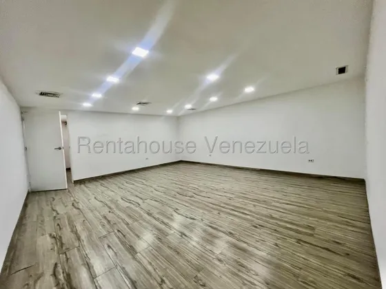 Chuao. Ccct, Moderna Oficina En Alquiler Mls#25-19371 Me