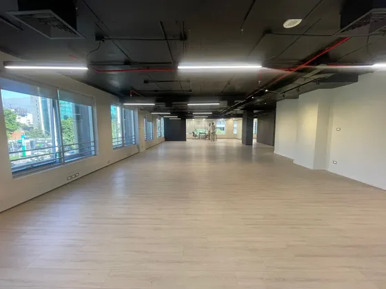 Oficina Remodelada En Vitacura Norte