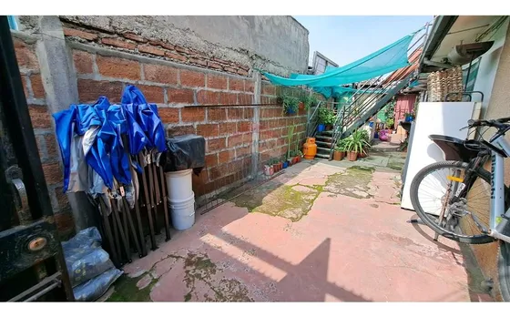 Amplio Terreno Con 3 Casas, Metro Los Quillayes