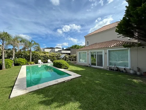 Casa En Esquina: Venta. La Reserva Cardales  Cava Parquizada Palmeras 3 P