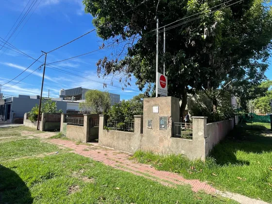 Casa Con Depto Y Galpón En Venta- Lote Desarrollo- Aptitud Multifamiliar - Centro - Luján