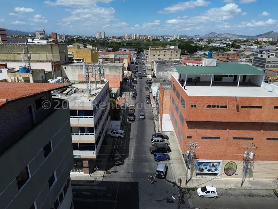 Ivonne Bracho Vende Edificio Comercial  En Pleno Centro De Barquisimeto. #24-21728