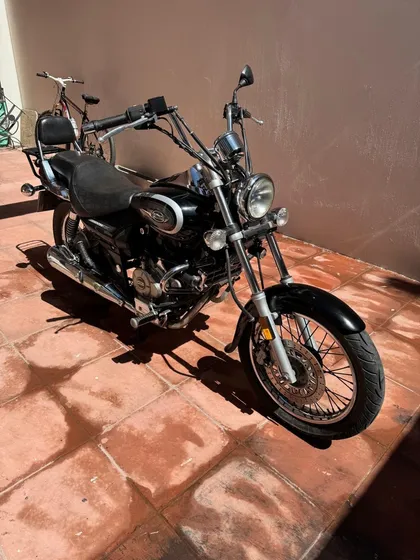 Bajaj Avenger Cruiser 220 - Modelo 2017