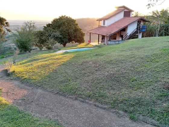 Vende-se Chácara, Tipo Chalé! 