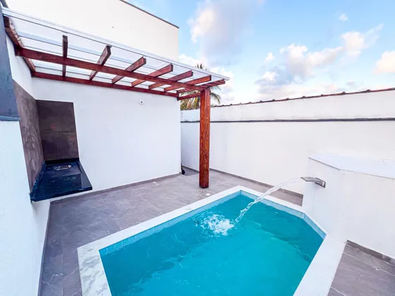 Casa C/ Piscina E Ótima Localização! 900 Mts Da Praia!