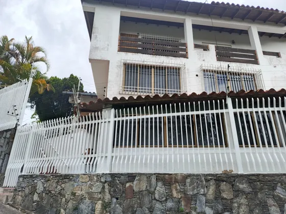 Casa En Venta Tres Inmuebles En Uno Urb Picott San Antonio Ib