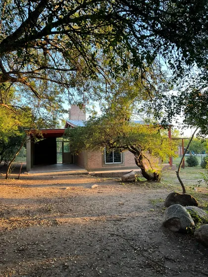 Casa Sobre Lote De 2036m2 Con Escritura En Las Chacras - Villa De Las Rosas