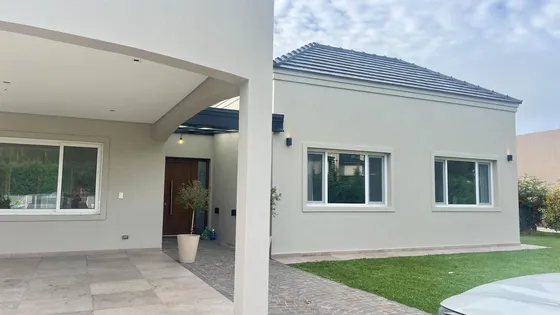 Casa En Alquilar 4 Ambientes En Don Joaquin, Canning 