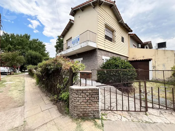 Venta Casa 4 Ambientes En, Haedo, Zona Colegio Ward