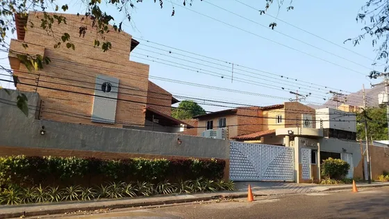 T.r. Vende Townhouse En Residencias Villas Menhir Urbanizacion Mañongo    Cod. 277937