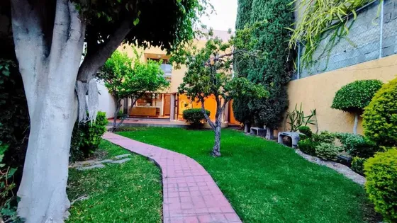 Muy Cerca Del Jardin De Tequis, Casa En Venta Por Garcia Diego, S.l.p.