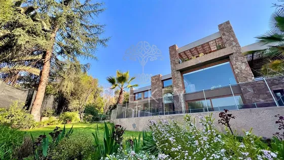 Casa En Venta De 6 Dorm. En El Golf De Manquehue