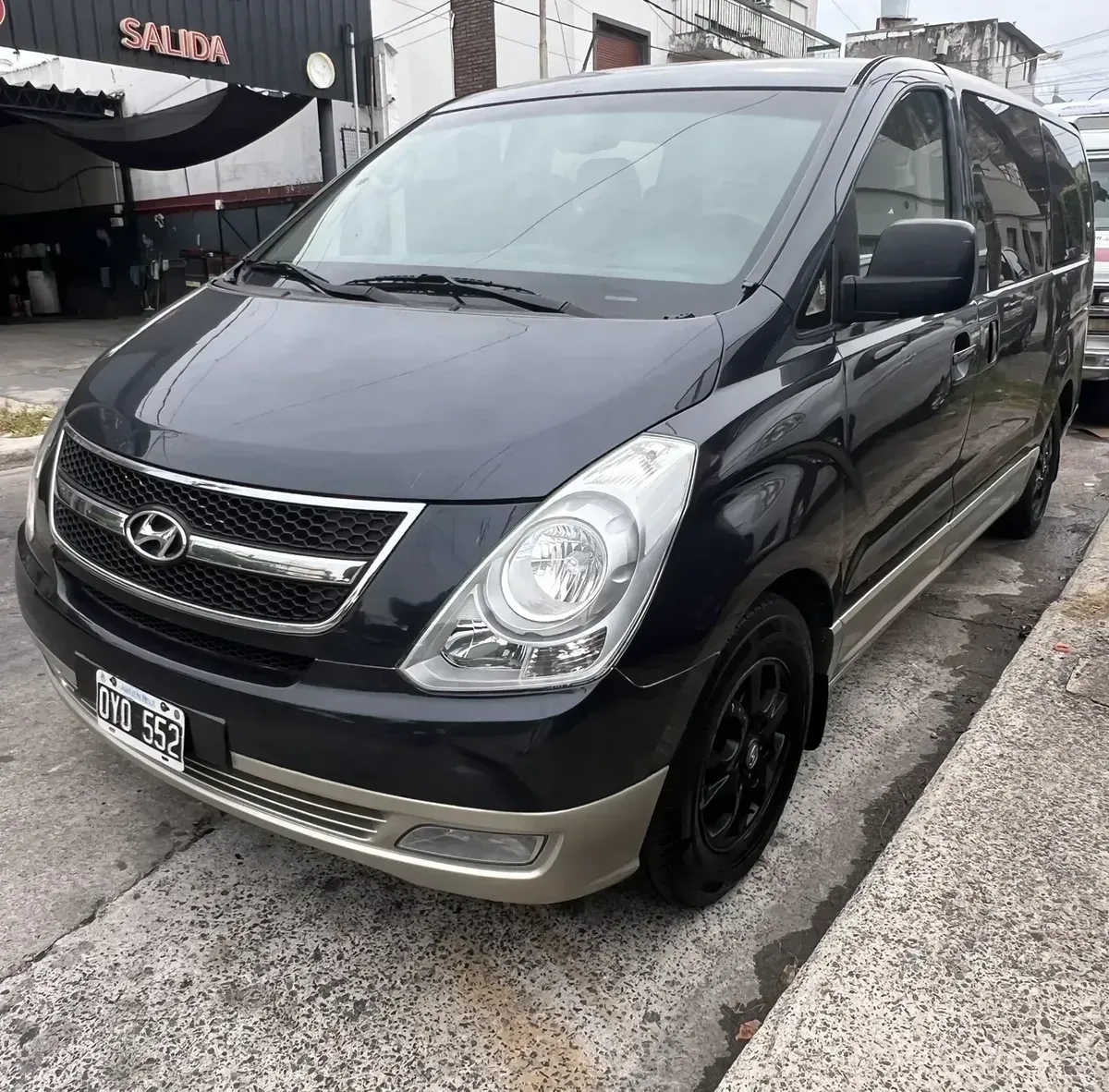 Hyundai H1 2.5 Full Premium 12-Passenger