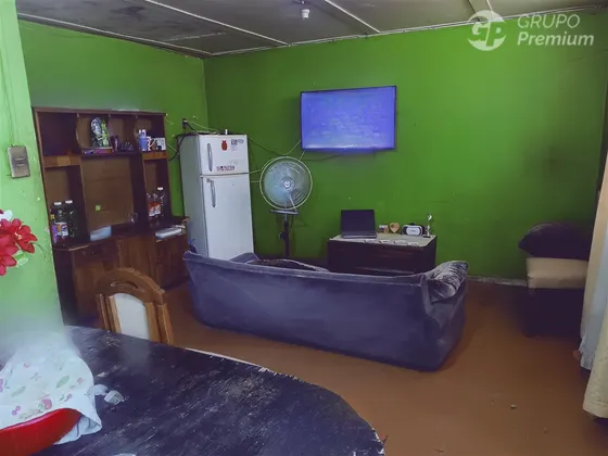 Casa En Venta De 2 Dormitorios, Amplio Sitio En El Bosque