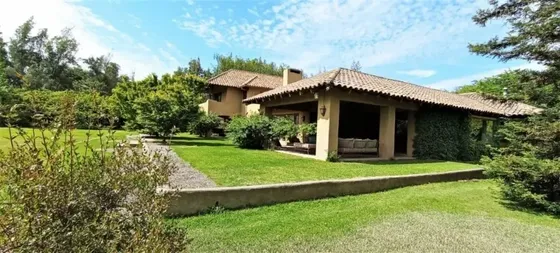 Casa En Arriendo En El Golf Los Lirios Requínoa