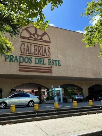 Alquiler De Local Comercial (minitienda) En El C.c Galerias Prados Del Este